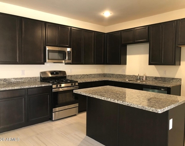 162 W Seven Seas Drive - Photo Thumbnail 5
