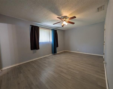 1800 Fernwood Circle - Photo Thumbnail 11