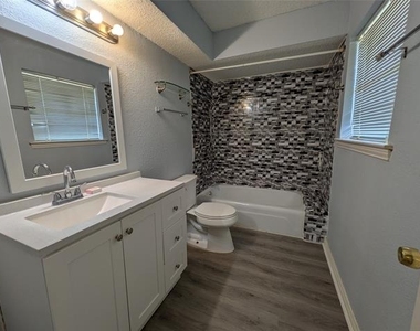 1800 Fernwood Circle - Photo Thumbnail 7