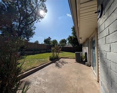 1800 Fernwood Circle - Photo Thumbnail 12