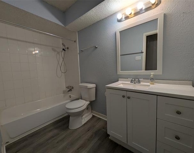 1800 Fernwood Circle - Photo Thumbnail 5