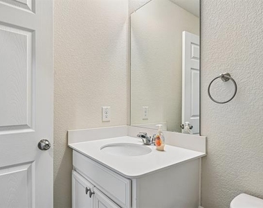9121 Lookout Point - Photo Thumbnail 23