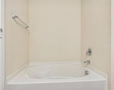 9121 Lookout Point - Photo Thumbnail 33