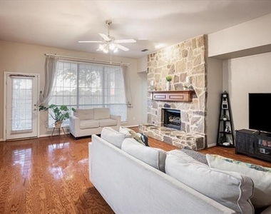 7906 Munich Drive - Photo Thumbnail 2