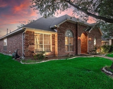 7906 Munich Drive - Photo Thumbnail 4