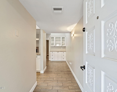 7840 N 7th Street - Photo Thumbnail 4