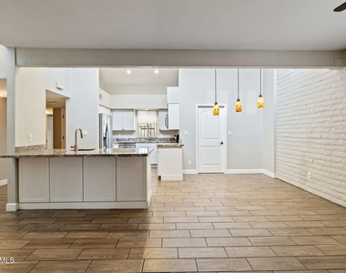 7840 N 7th Street - Photo Thumbnail 8