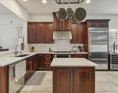4724 Durham Drive - Photo Thumbnail 7