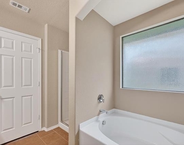 5640 Lincolnwood Drive - Photo Thumbnail 23