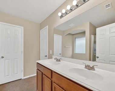 5640 Lincolnwood Drive - Photo Thumbnail 22