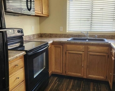 1731 E Cambridge Avenue - Photo Thumbnail 4