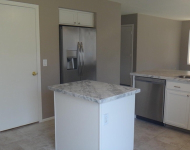 12525 W Reade Avenue - Photo Thumbnail 14