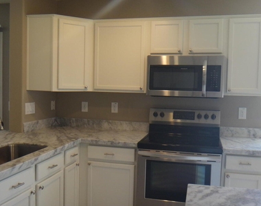 12525 W Reade Avenue - Photo Thumbnail 10