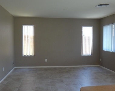 12525 W Reade Avenue - Photo Thumbnail 6