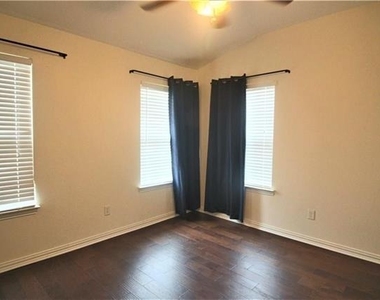7836 Fox Horn Drive - Photo Thumbnail 13