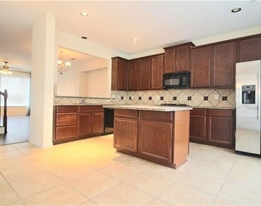 7836 Fox Horn Drive - Photo Thumbnail 10