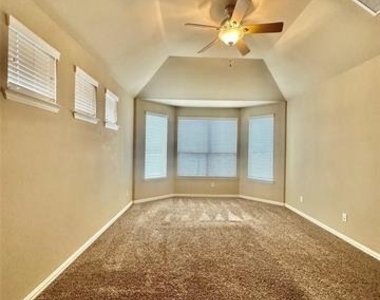 4001 Muscadine Drive - Photo Thumbnail 11