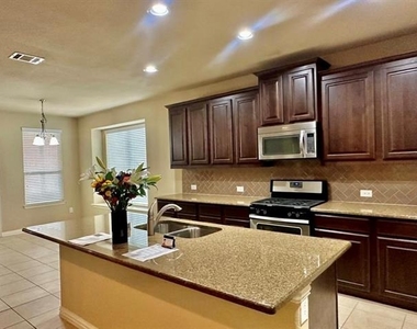 4001 Muscadine Drive - Photo Thumbnail 4
