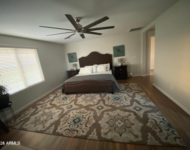 6906 S 78th Drive - Photo Thumbnail 10