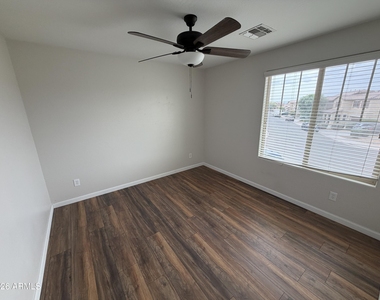 6906 S 78th Drive - Photo Thumbnail 22