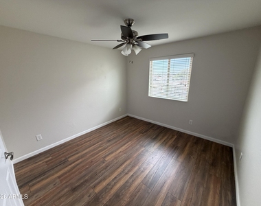 6906 S 78th Drive - Photo Thumbnail 21