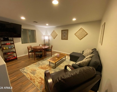 6906 S 78th Drive - Photo Thumbnail 8