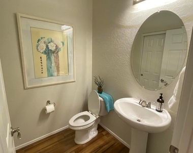 6906 S 78th Drive - Photo Thumbnail 13