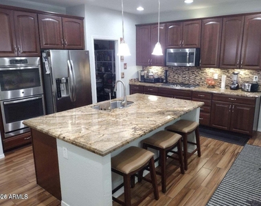 6906 S 78th Drive - Photo Thumbnail 5