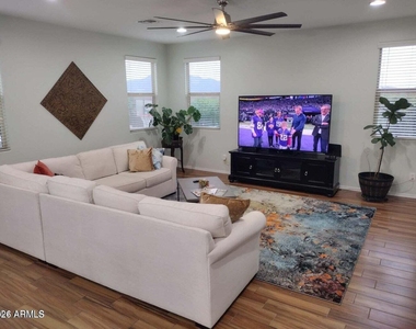 6906 S 78th Drive - Photo Thumbnail 3