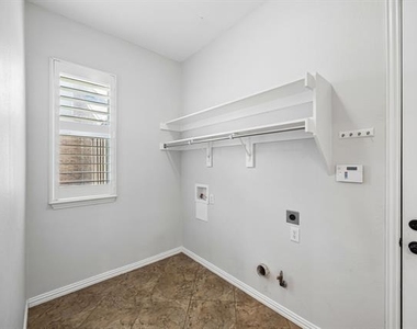 1613 Long Prairie Court - Photo Thumbnail 10