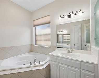 1613 Long Prairie Court - Photo Thumbnail 29
