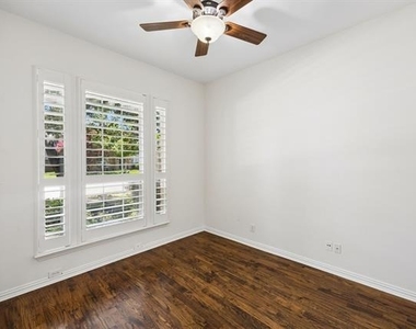 1613 Long Prairie Court - Photo Thumbnail 12