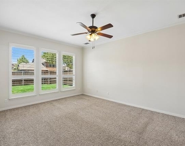 1613 Long Prairie Court - Photo Thumbnail 18
