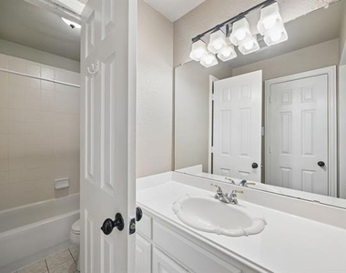 1613 Long Prairie Court - Photo Thumbnail 23