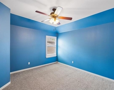 1613 Long Prairie Court - Photo Thumbnail 26