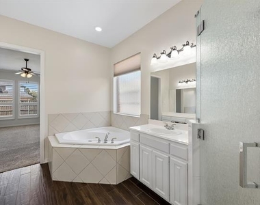 1613 Long Prairie Court - Photo Thumbnail 27