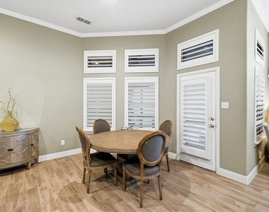 904 10th Street - Photo Thumbnail 2