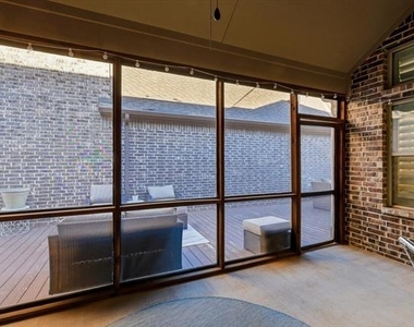 904 10th Street - Photo Thumbnail 7