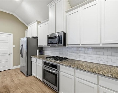 904 10th Street - Photo Thumbnail 9