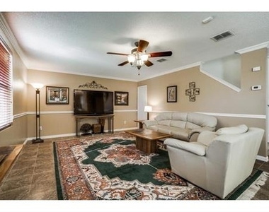 5425 Comanche Wells Drive - Photo Thumbnail 4
