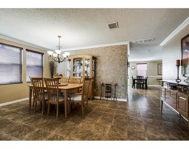 5425 Comanche Wells Drive - Photo Thumbnail 3