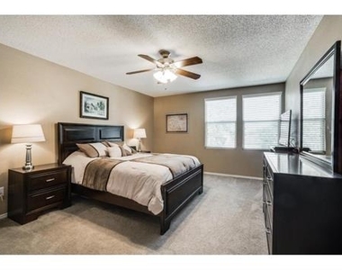 5425 Comanche Wells Drive - Photo Thumbnail 10