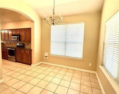 10008 Coolidge Drive - Photo Thumbnail 6