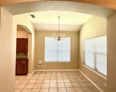 10008 Coolidge Drive - Photo Thumbnail 5
