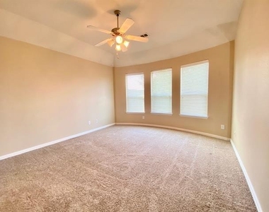 10008 Coolidge Drive - Photo Thumbnail 9