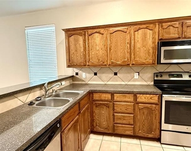10008 Coolidge Drive - Photo Thumbnail 4