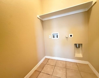 10008 Coolidge Drive - Photo Thumbnail 20