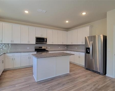 807 Goldenrod Lane - Photo Thumbnail 8