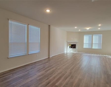 807 Goldenrod Lane - Photo Thumbnail 7