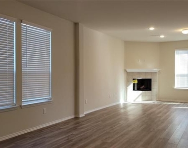 807 Goldenrod Lane - Photo Thumbnail 4